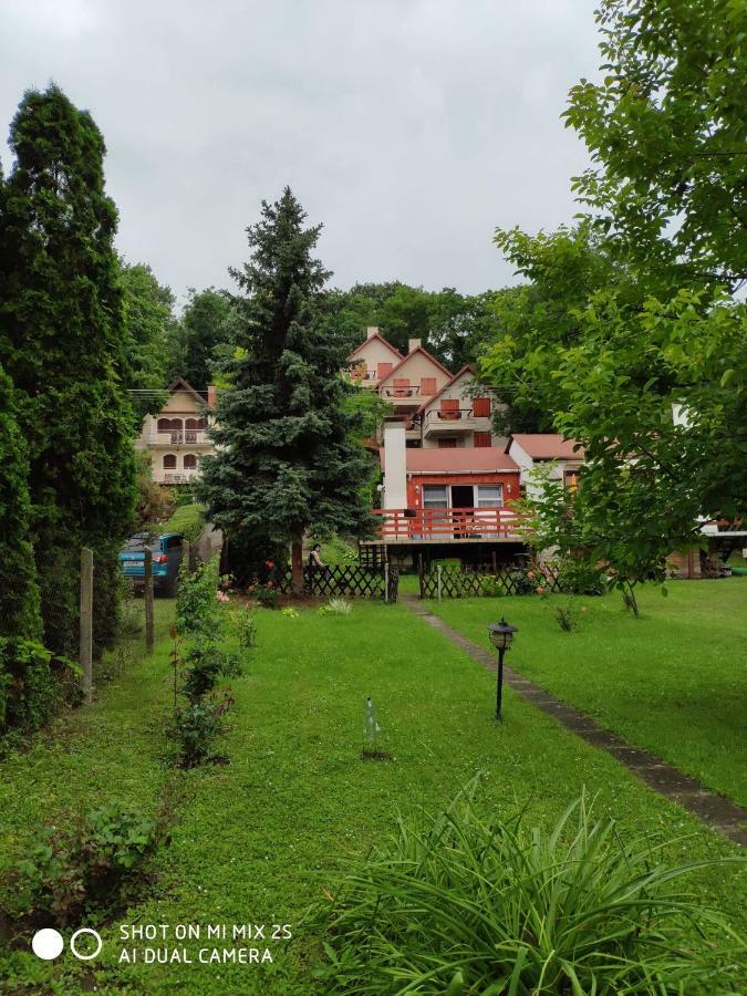 Halaszhaz Villa ตีฮานี ภายนอก รูปภาพ